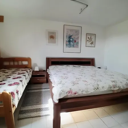 Mit 2 Schlafzimmer